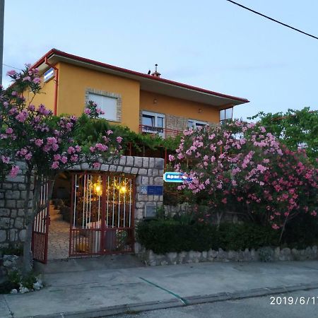 Apartments Maricic 200 Meters From The Beach Novi Vinodolski Dış mekan fotoğraf